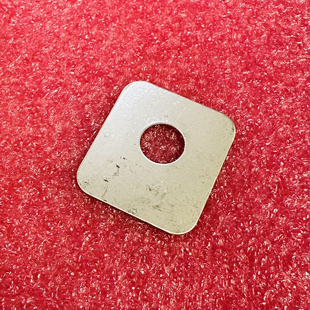 Фиксирующая пластина 26x23mm S=0.5mm DEE2191072 Kone