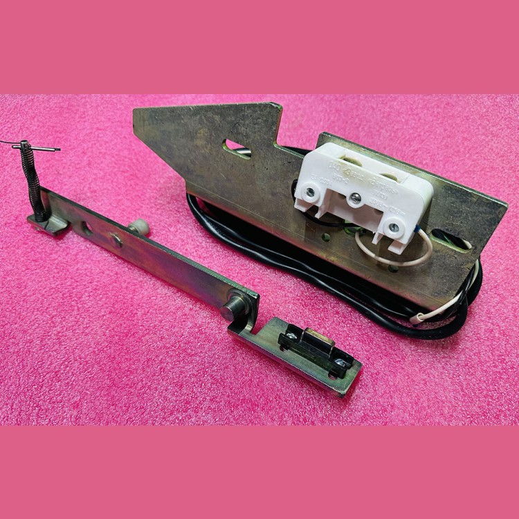 Замок привода дверей 0611Б.43.10.400 МЛЗ