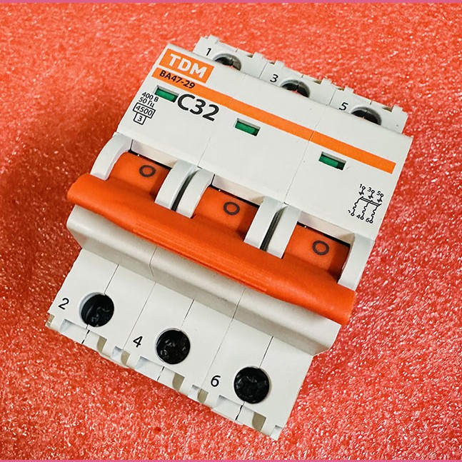 Автоматический выключатель C32 ВА47-29 3P 32A 4,5кА TDM