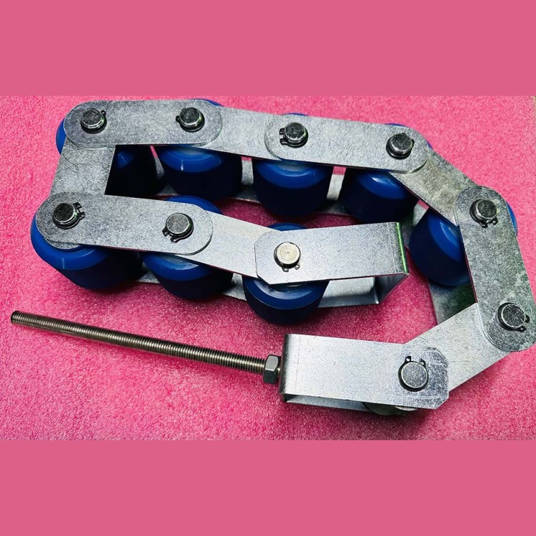 Цепь роликовая поручня эскалатора с кронштейном для датчика KM5130070G01 Kone