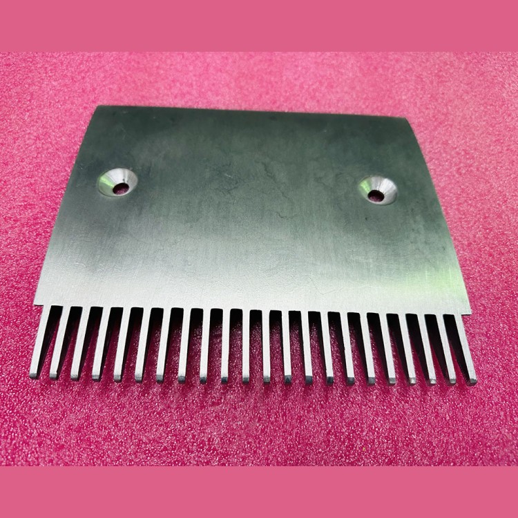 Гребенка левая 22 зуба траволатора 9500 205,4х181,36 50644838 Schindler