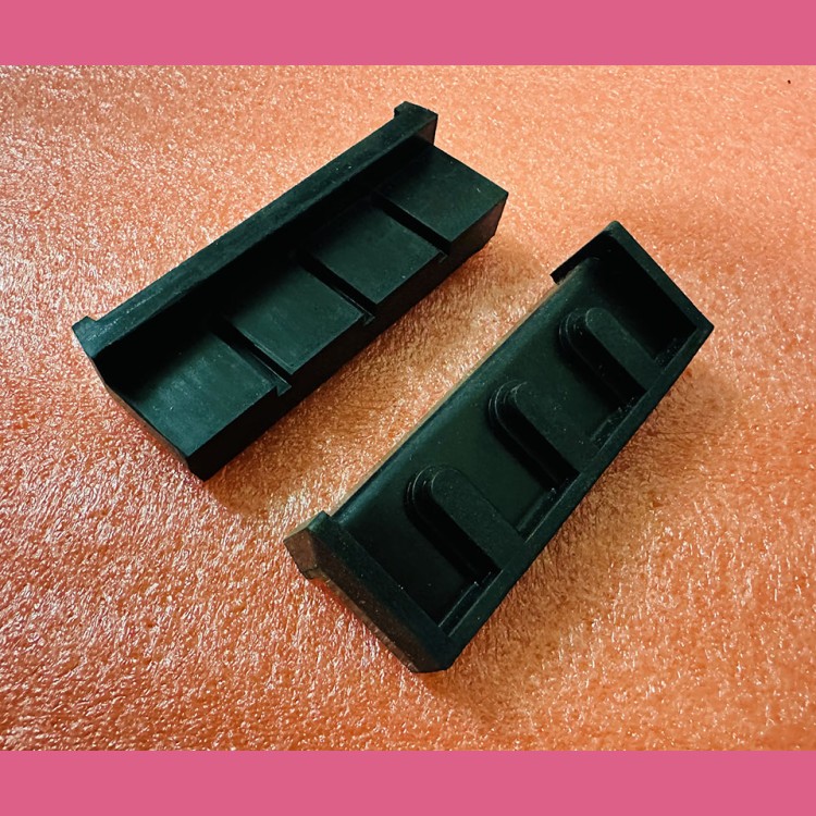 Вставка уплотнительной резины вкладыша комплект 130х32х29мм KM901632H01 Kone