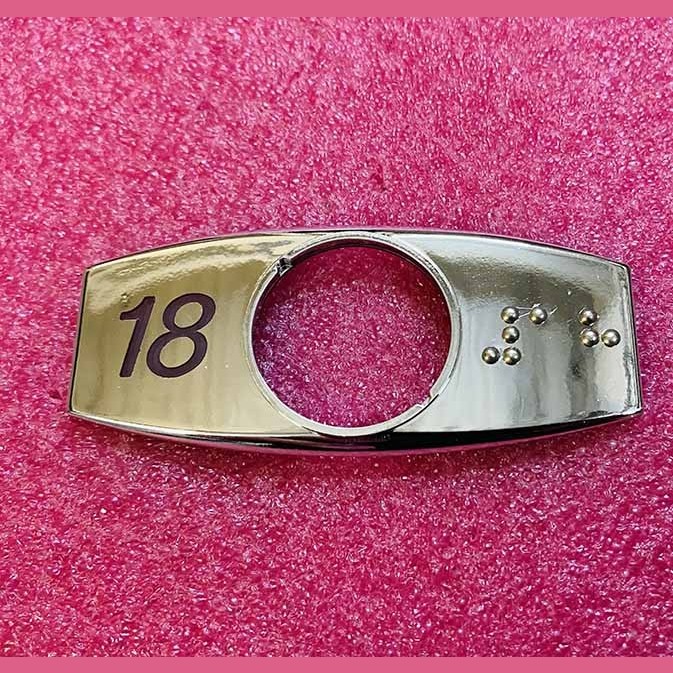 Чиклет "18" хром с шрифтом Брайля FAA396J118 Otis