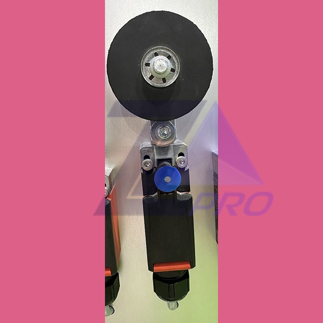 Выключатель I81-U1Z SM 608.3000.242 BERNSTEIN