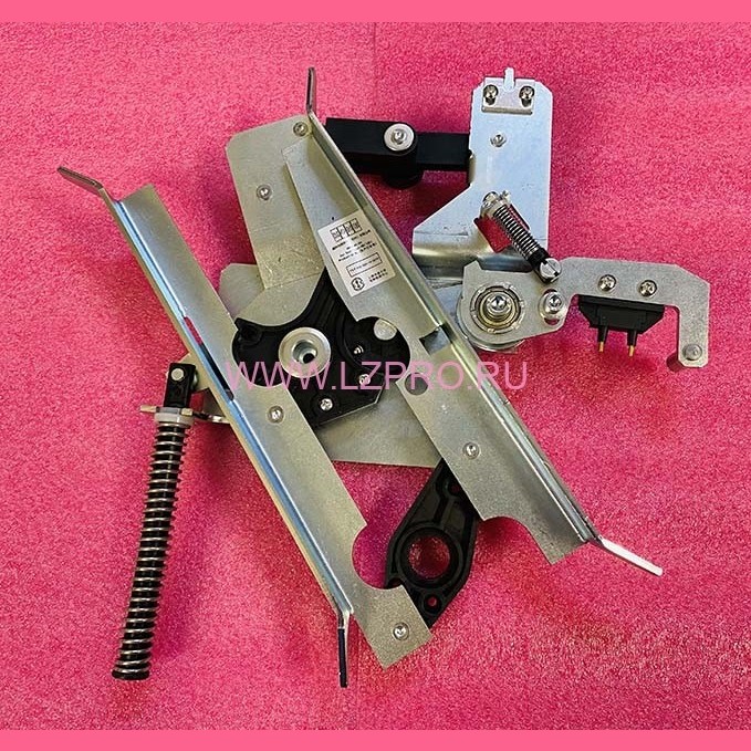 Отводка механическая двери кабины AMDC-R1/R5 MonoSpace левая L=300мм KM900650G03 Kone