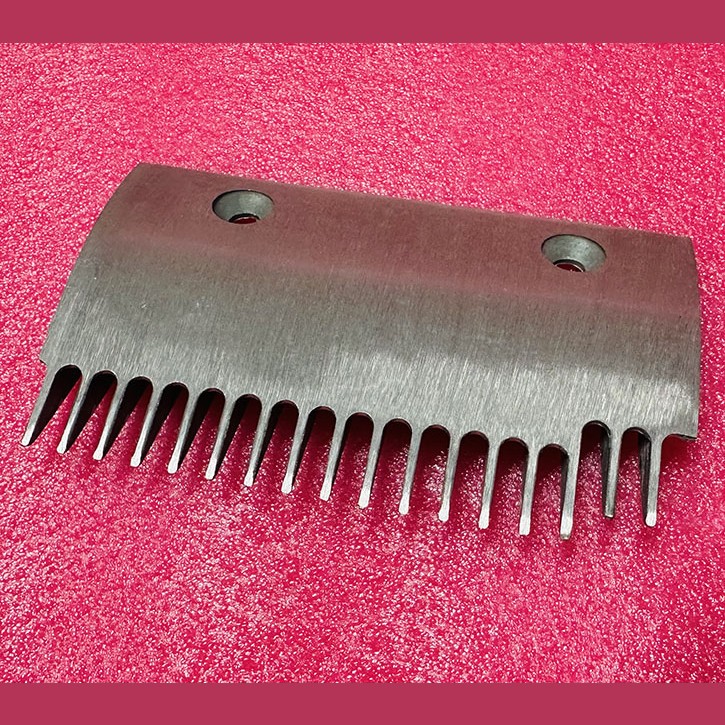 Гребенка левая эскалатора SCE алюминиевая 17 зубьев 158x100mm 2L11531-L LG Sigma