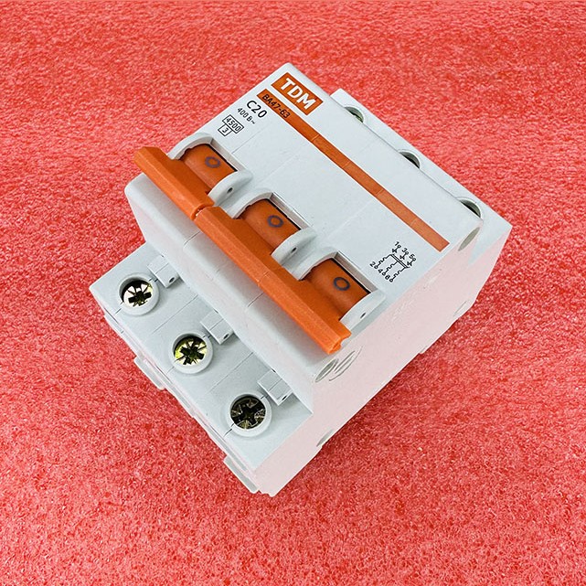 Автоматический выключатель C20 ВА47-63 3Р 20А 4,5кА TDM