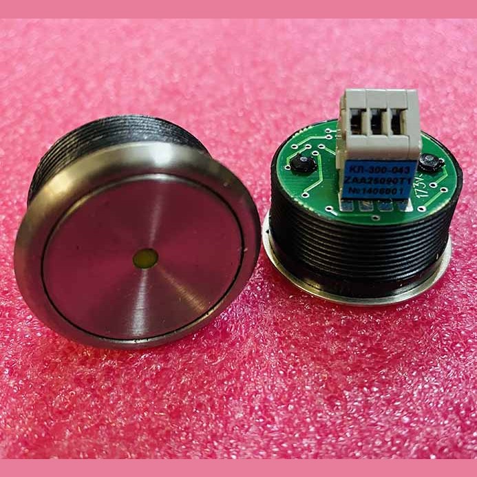 Кнопка КЛ-300-043 (без подсветки "служебная", цвет центральной вставки желтый, разъем Wago)