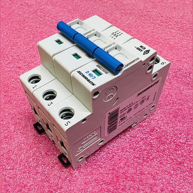 Автоматический выключатель 3P D40/3 BMS0 SCHRACK