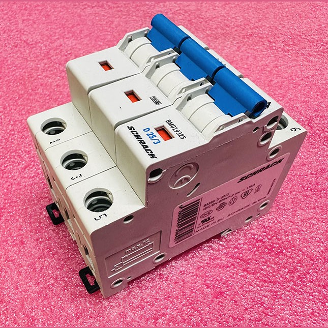 Автоматический выключатель 3P D25/3 BMS0 SCHRACK