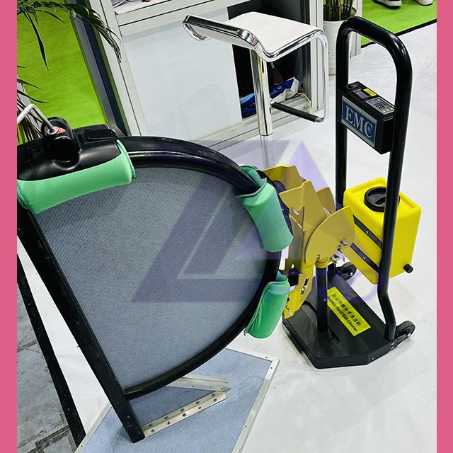 Автоматическое устройство очистки поручня эскалатора