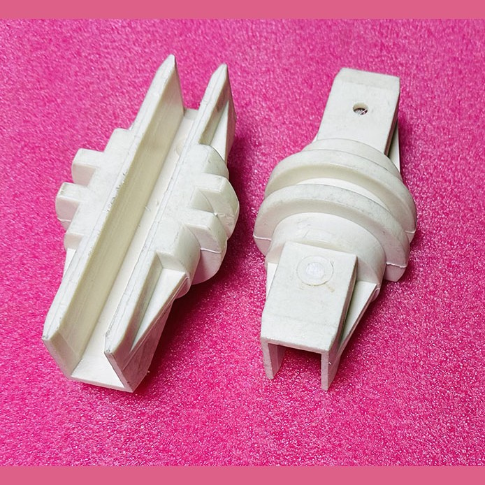 Вкладыш башмака кабины 14мм L-150мм натур. пластик 401.00.00.001К КМЗ