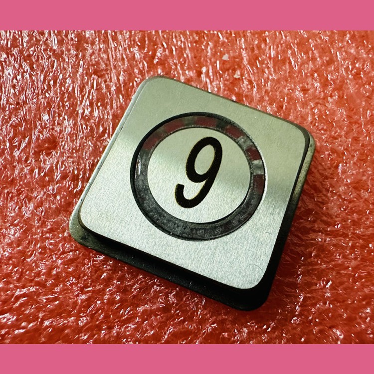 Толкатель квадратный 9 кнопочного модуля ВКЛ13А-7