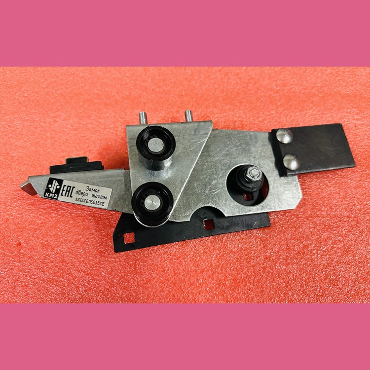 Замок двери шахты правый 1000ПСБ.06.03.510Е-06 КМЗ